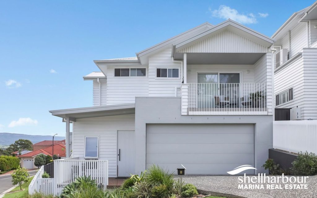 😍Just Listed - Near New Hamptons Style with Lovely Escarpment Views😍